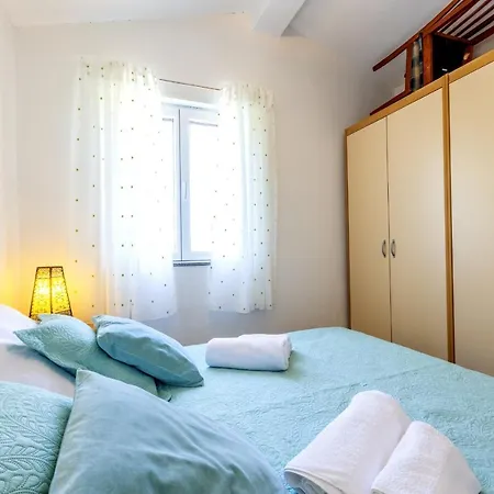 Jelsa 8729a Apartment